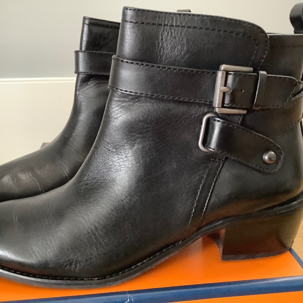 Ladies Arturo Chiang “Bryson” Black Boots - size 7.5, with box
